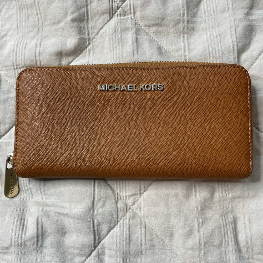 Michael Kors accordion style wallet
